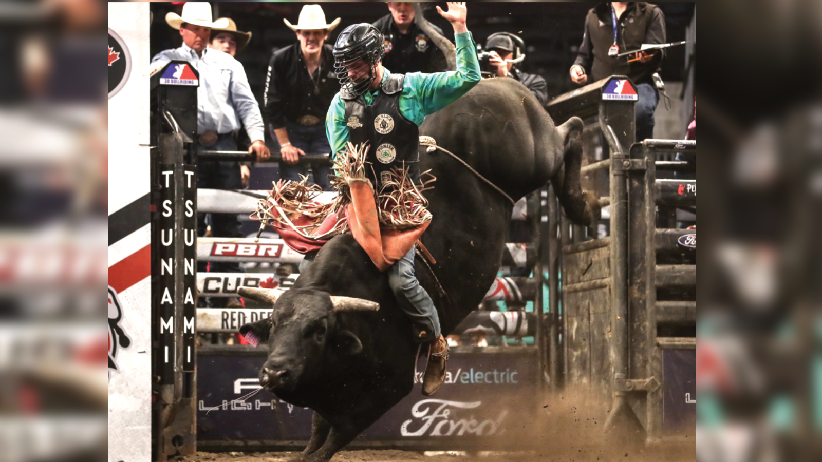 You are currently viewing Bull rider set for CFR